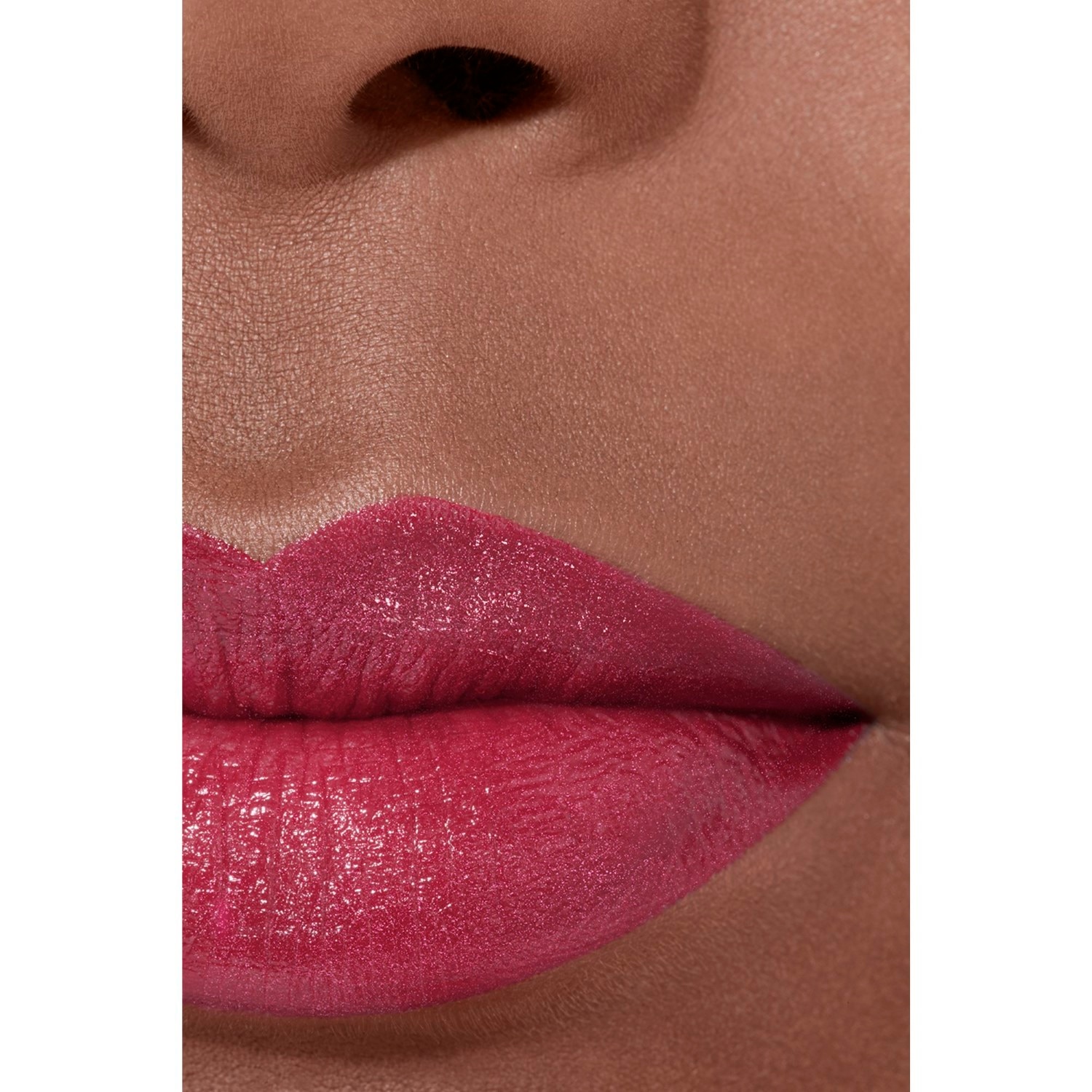 LA BARRA DE LABIOS DE ALTA INTENSIDAD. CONCENTRADO DE LUZ Y TRATAMIENTO. RECARGABLE